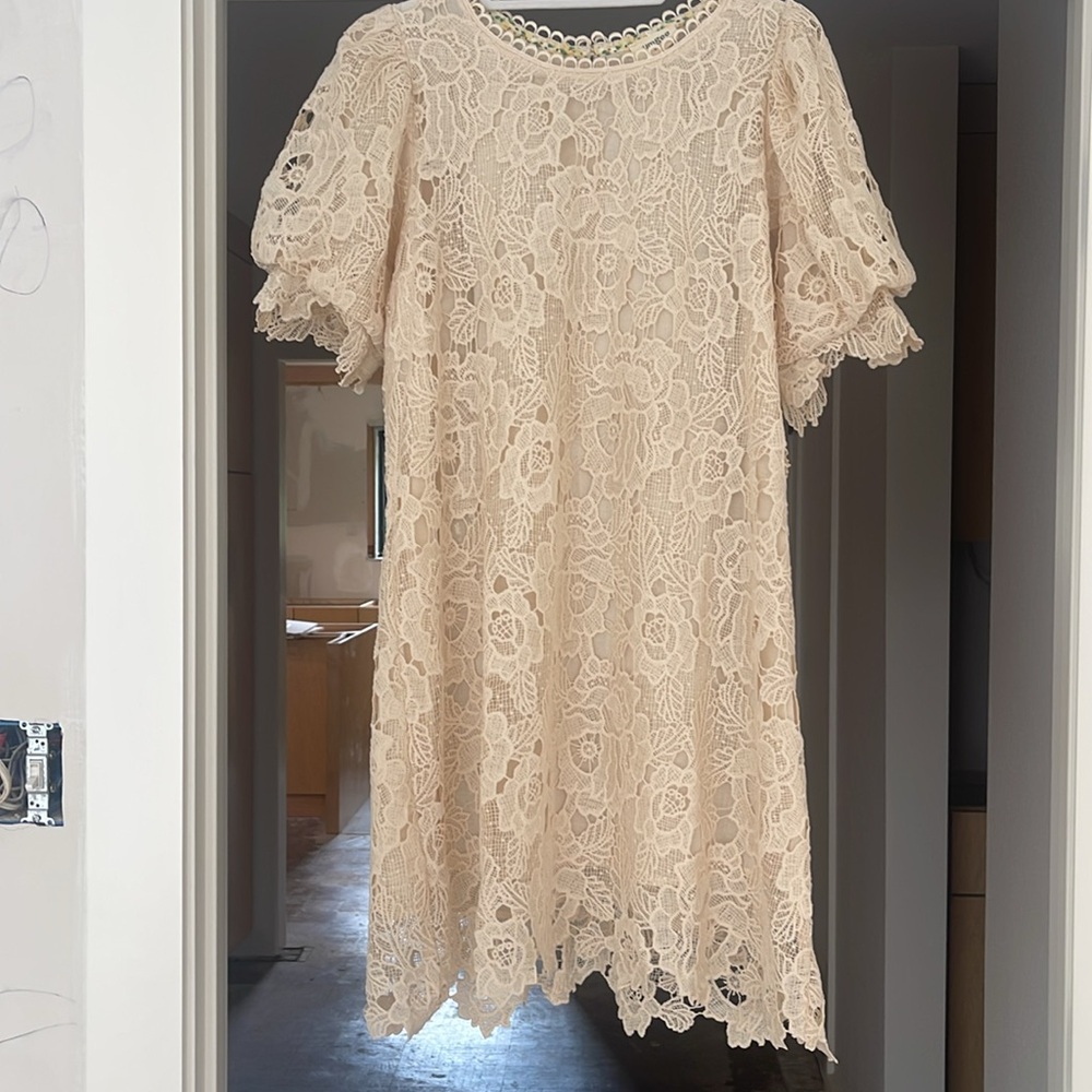 Umgee Cream lined Dress with Floral Overlay and the perfect Puff Sleeve. Size L